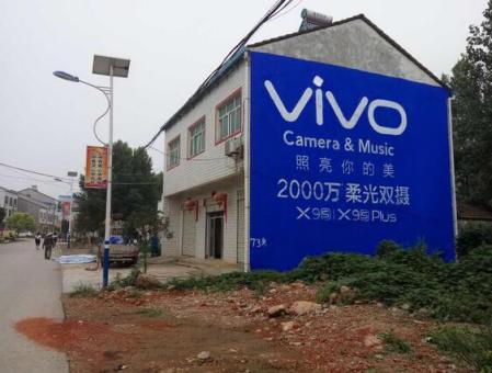 小金刷墙广告和喷绘墙体广告哪个效果好？