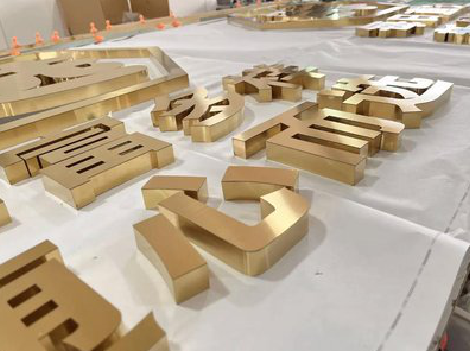 小金拉丝不锈钢字的特点。